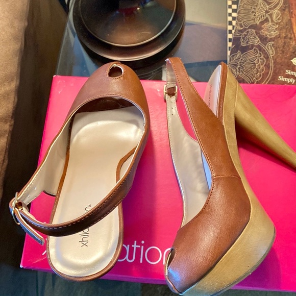 Retro 70’ Style Peep Toe Heels - Picture 6 of 9